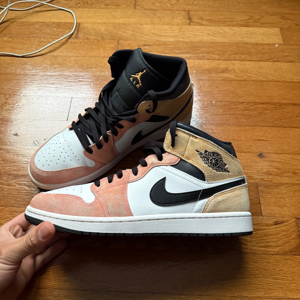 Like new Men’s Jordan 1 Mid SE Flight Club